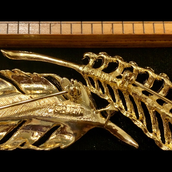 Three vintage MJ Ent brooches feathers rhinestones - Picture 9 of 12